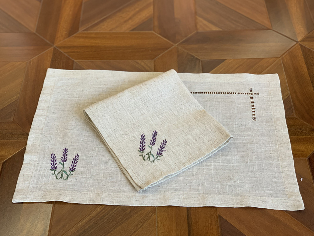 Monogrammed Handkerchief - منديل/مفرش طاولة بحواف مزخرفة، بروفانس، فرنسا،
