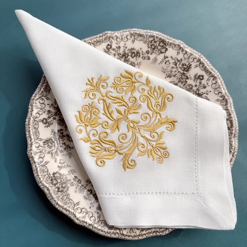 Monogrammed Handkerchief - مناديل مطرزة يدويًا بنقوش زهرية -