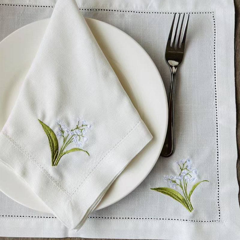 Monogrammed Handkerchief - مناديل مطرزة، مفارش طاولة، زينة طاولة