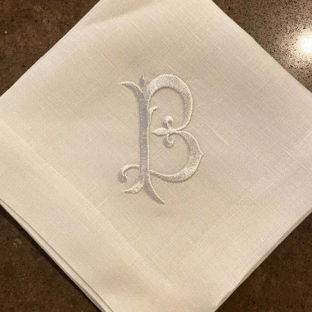 منديل مربع فاخر لطاولة الطعام  - مراجعة Monogrammed Handkerchief وسعره