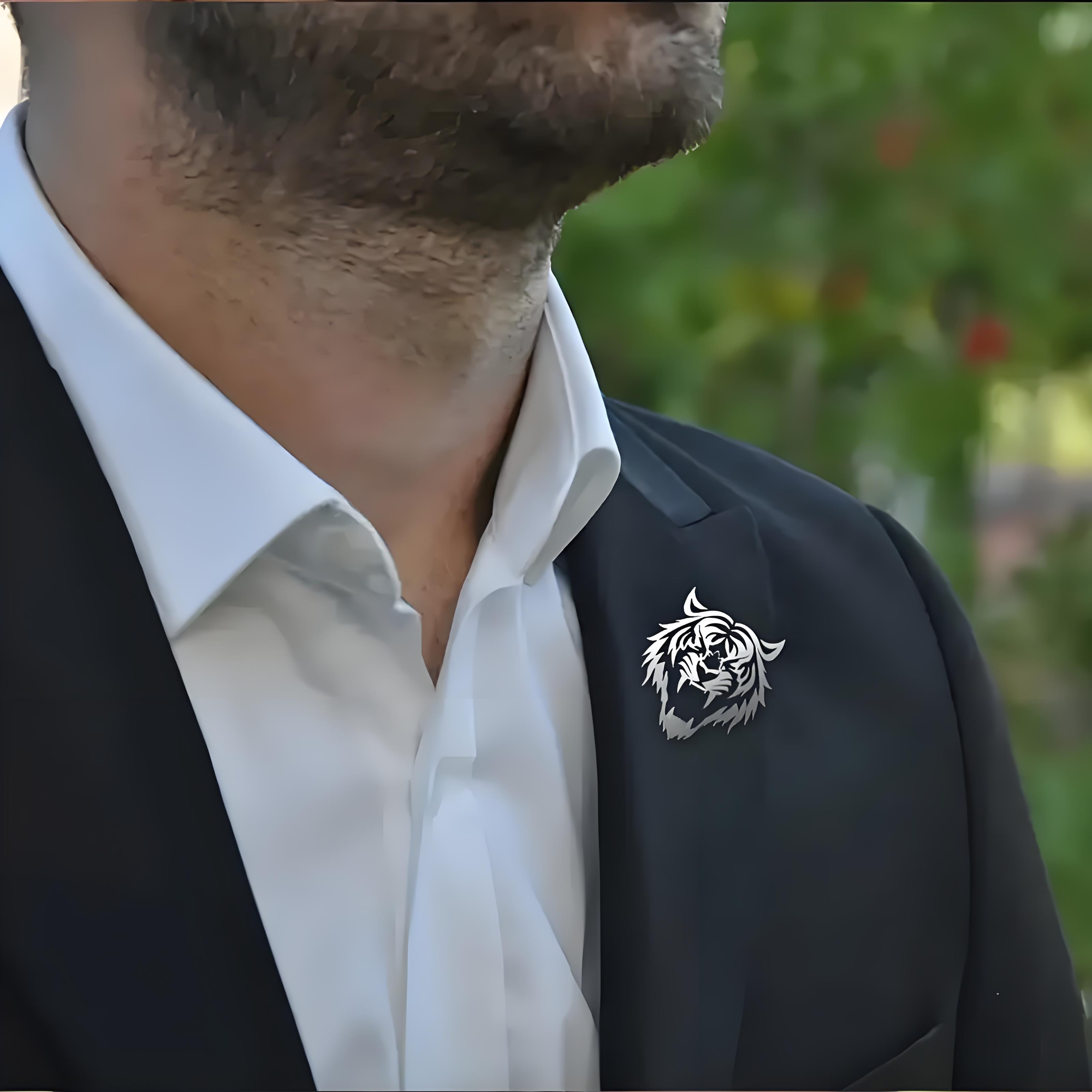 دبوس طية صدر السترة برأس النمر - مراجعة Tuxedo Lapel Pin وسعره