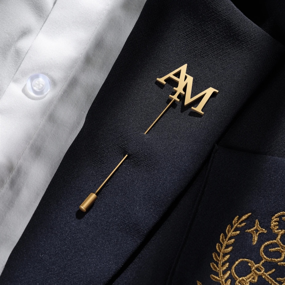 دبوس زينة مخصص بالأحرف الأولى  - مراجعة Tuxedo Lapel Pin وسعره