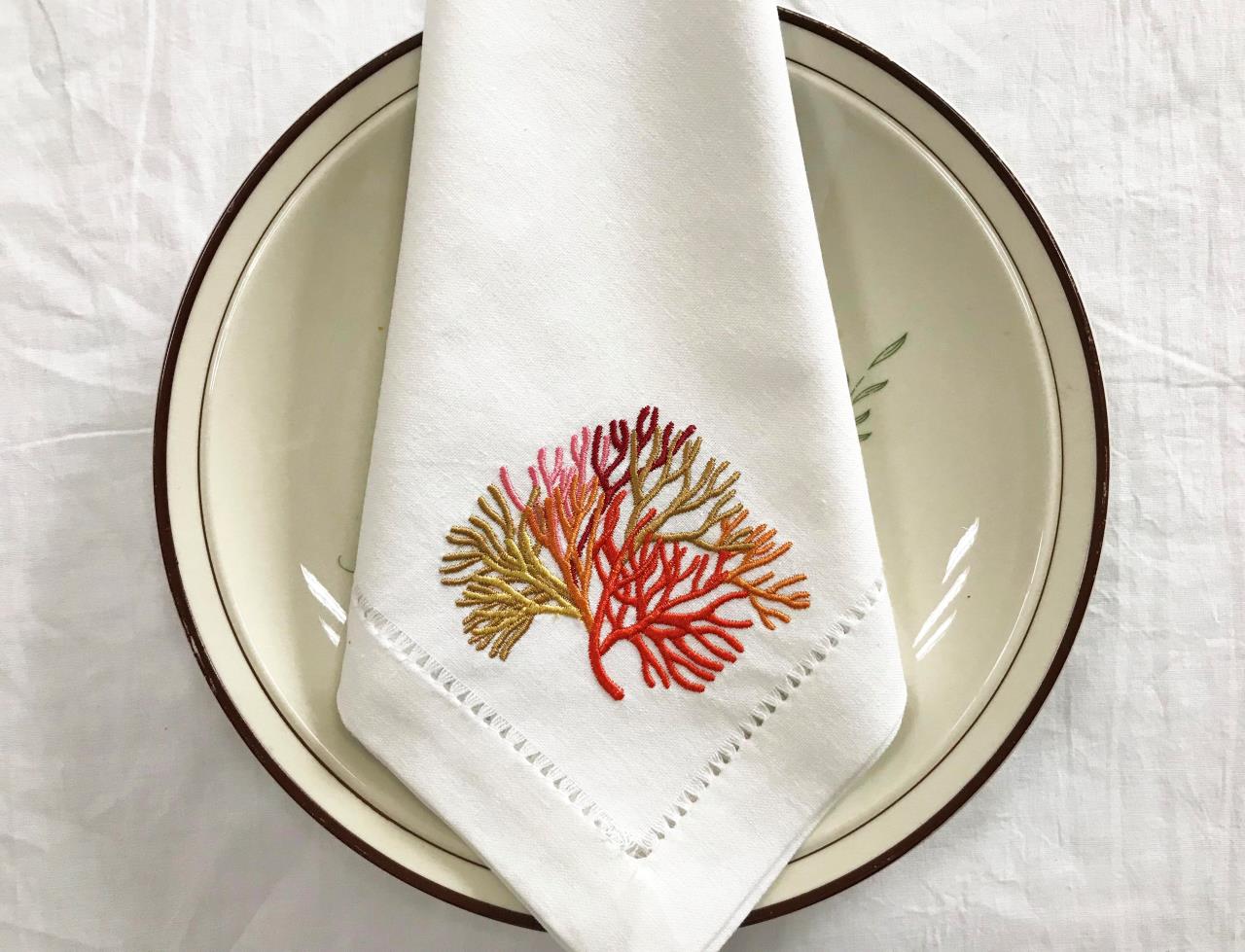 متعدد الألوان المرجان المطرزة  - مراجعة Monogrammed Handkerchief وسعره